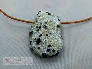 Granat in Glimmer, gebohrt